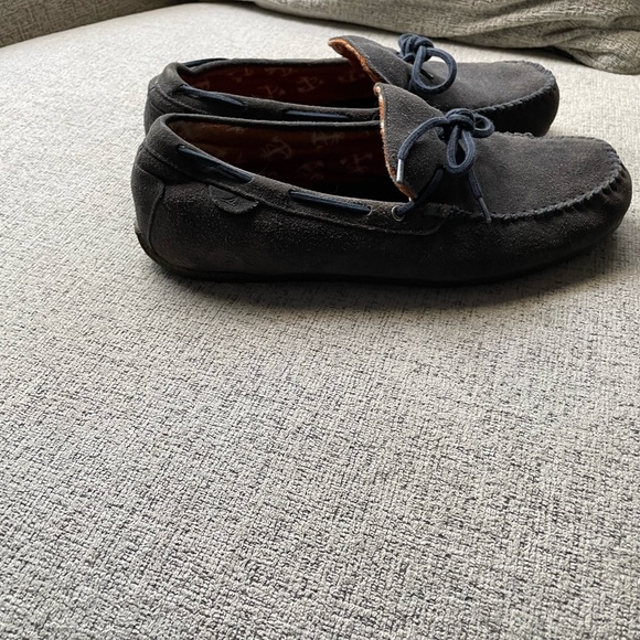 Sperry navy slips with grip bottoms - Picture 2 of 2